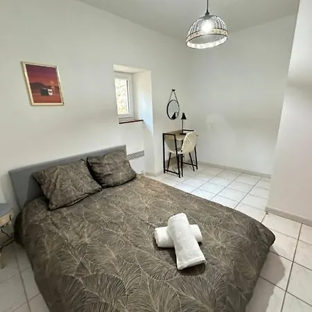 Apartament La Halte Des Pierrus *